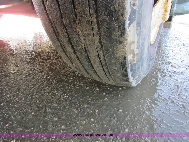 image for item I6667 2002 Mack CX613 Vision semi truck