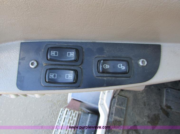 image for item I6667 2002 Mack CX613 Vision semi truck