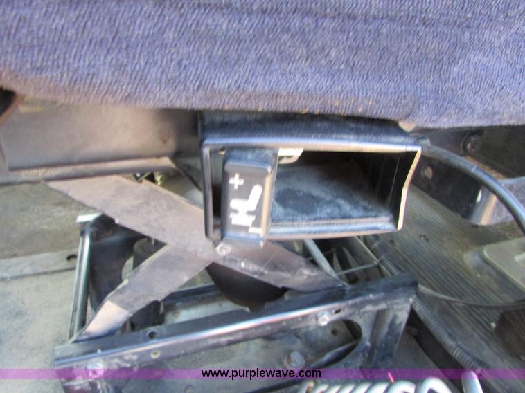 image for item I6667 2002 Mack CX613 Vision semi truck