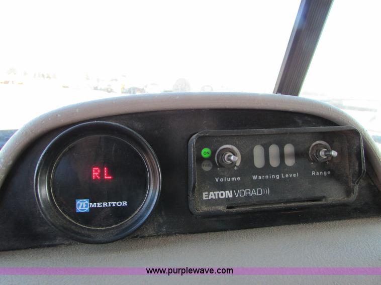 image for item I6667 2002 Mack CX613 Vision semi truck