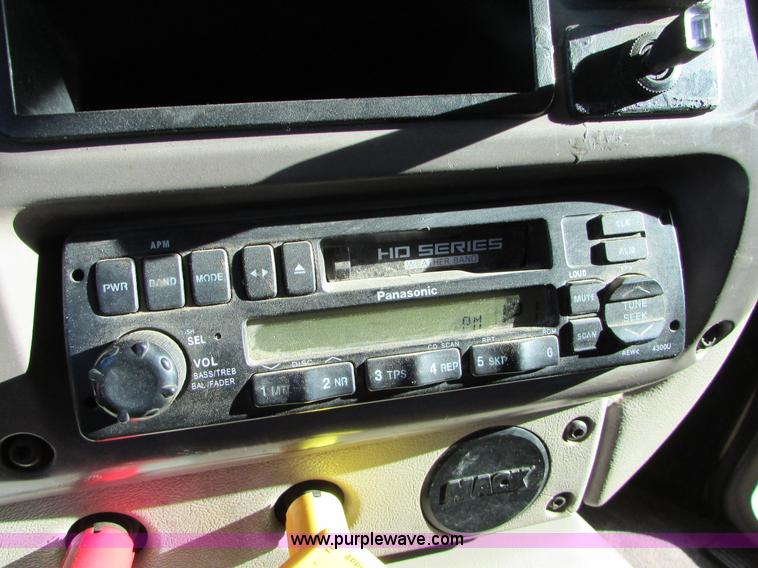 image for item I6667 2002 Mack CX613 Vision semi truck