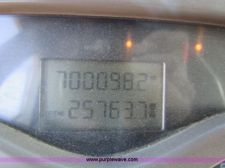 image for item I6667 2002 Mack CX613 Vision semi truck