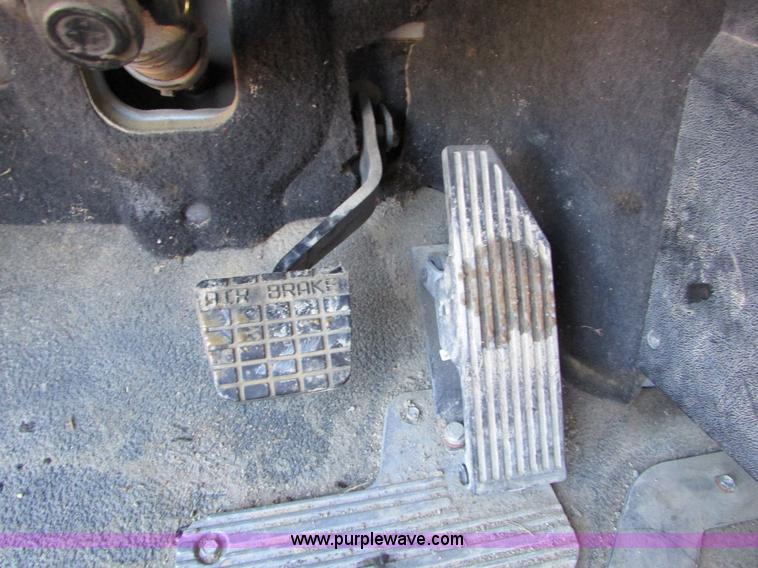 image for item I6667 2002 Mack CX613 Vision semi truck