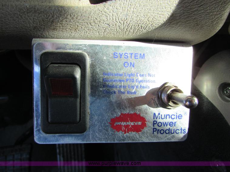 image for item I6667 2002 Mack CX613 Vision semi truck