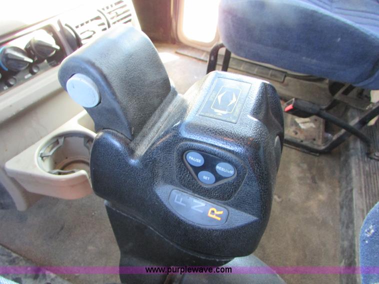 image for item I6667 2002 Mack CX613 Vision semi truck