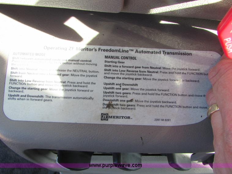 image for item I6667 2002 Mack CX613 Vision semi truck