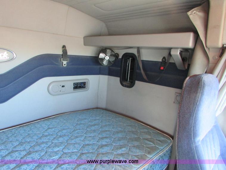 image for item I6667 2002 Mack CX613 Vision semi truck