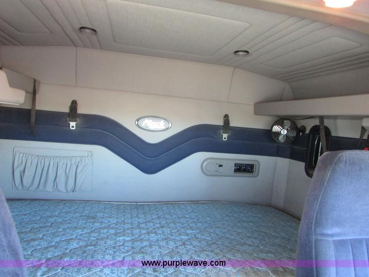 image for item I6667 2002 Mack CX613 Vision semi truck