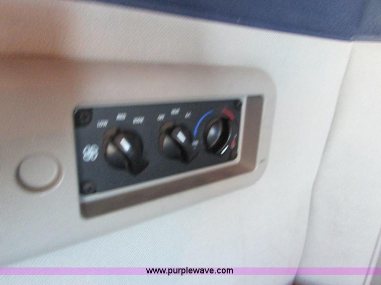 image for item I6667 2002 Mack CX613 Vision semi truck