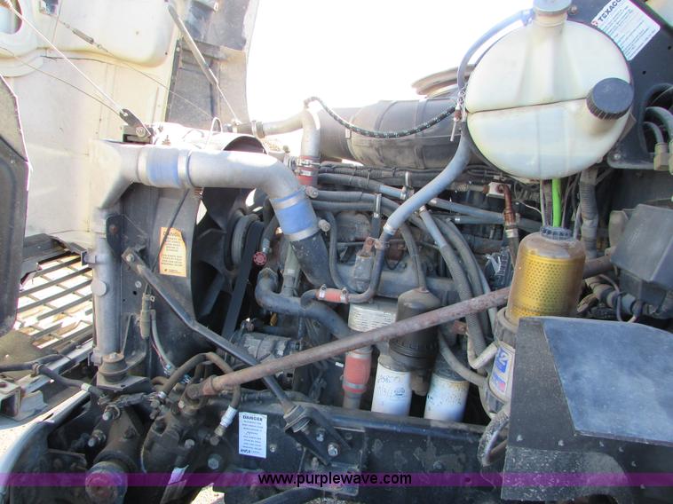 image for item I6667 2002 Mack CX613 Vision semi truck