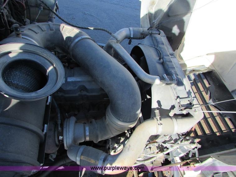 image for item I6667 2002 Mack CX613 Vision semi truck