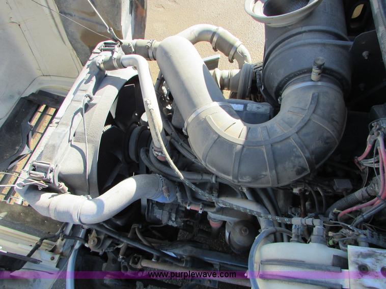 image for item I6667 2002 Mack CX613 Vision semi truck