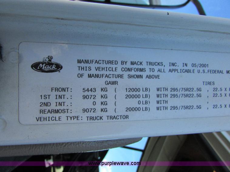 image for item I6667 2002 Mack CX613 Vision semi truck