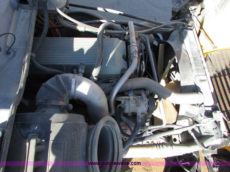 image for item I6670 2004 Freightliner Columbia semi truck