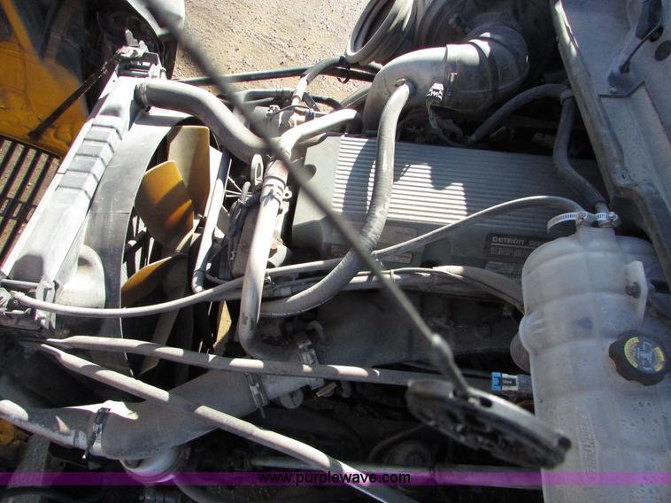 image for item I6670 2004 Freightliner Columbia semi truck