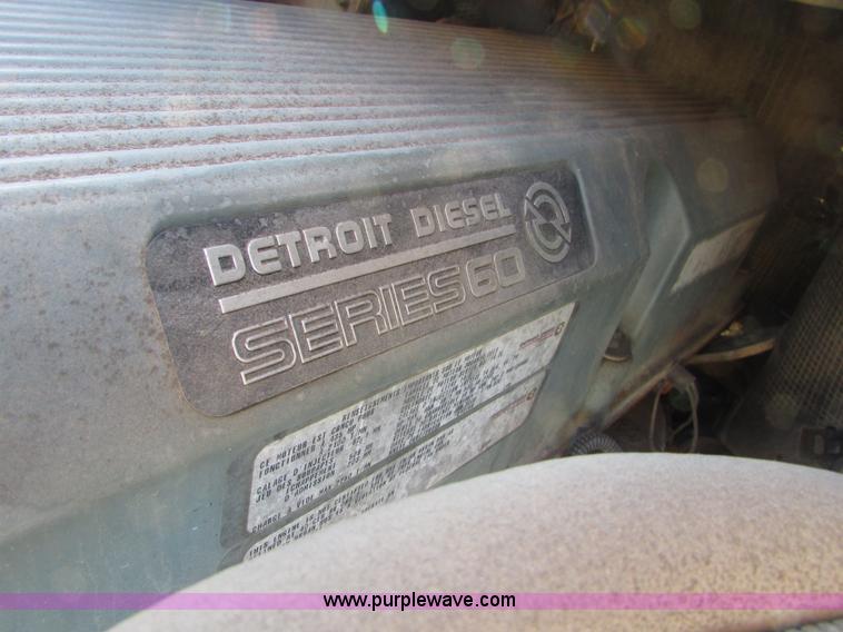 image for item I6670 2004 Freightliner Columbia semi truck