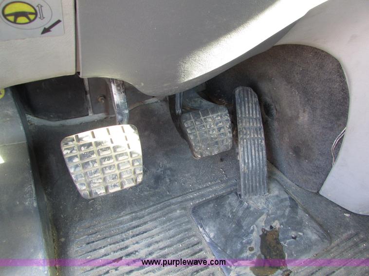 image for item I6670 2004 Freightliner Columbia semi truck