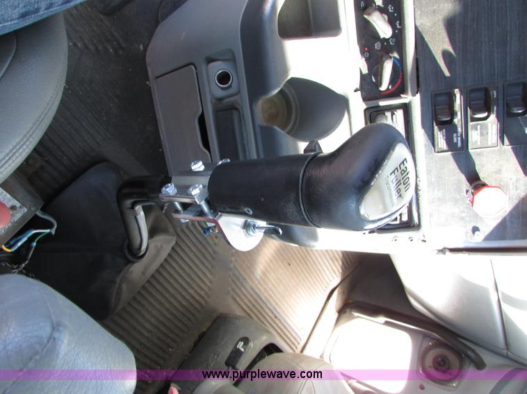 image for item I6670 2004 Freightliner Columbia semi truck