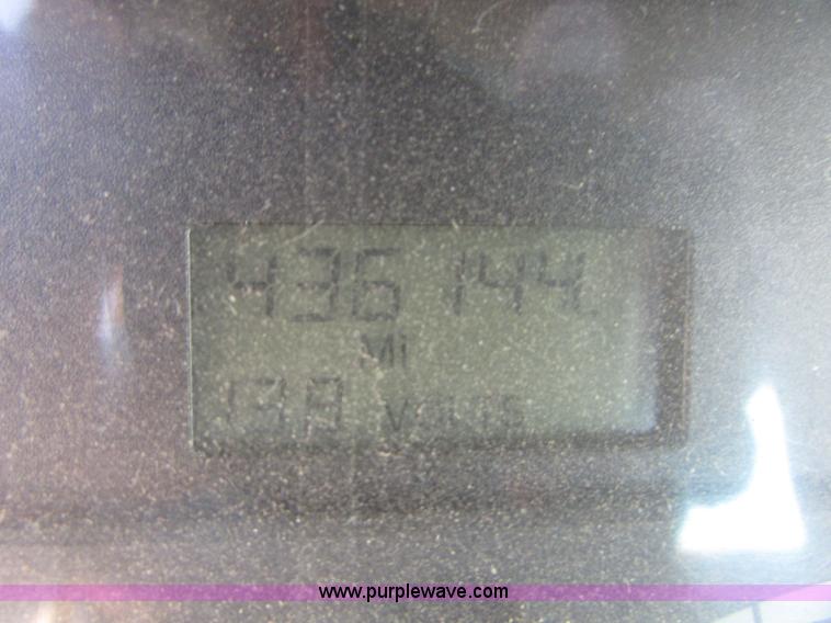 image for item I6670 2004 Freightliner Columbia semi truck