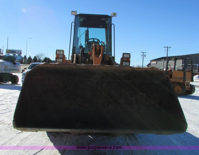 image for item I6672 1999 Case 621B wheel loader