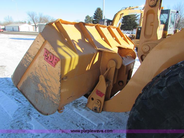 image for item I6672 1999 Case 621B wheel loader