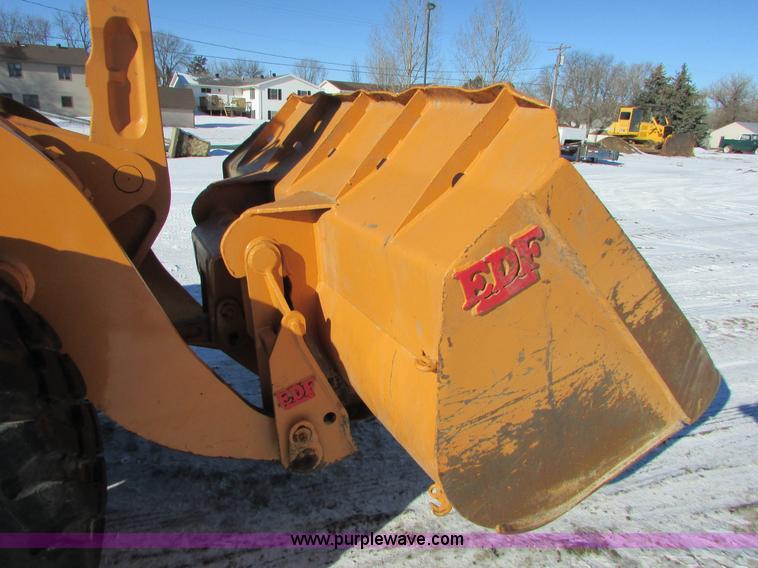 image for item I6672 1999 Case 621B wheel loader