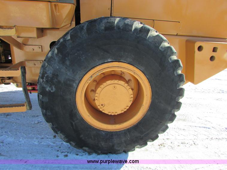 image for item I6672 1999 Case 621B wheel loader