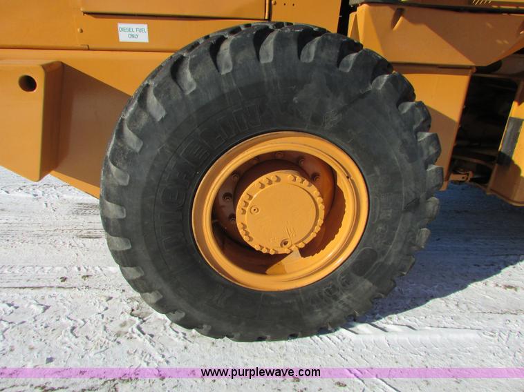 image for item I6672 1999 Case 621B wheel loader