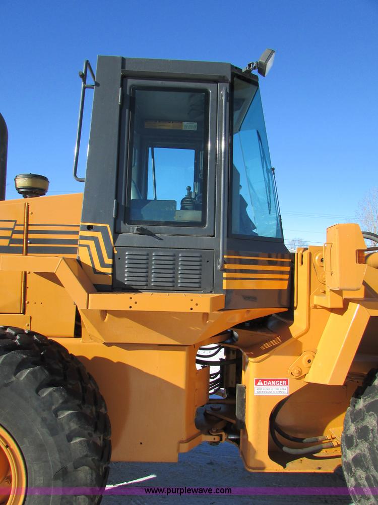 image for item I6672 1999 Case 621B wheel loader