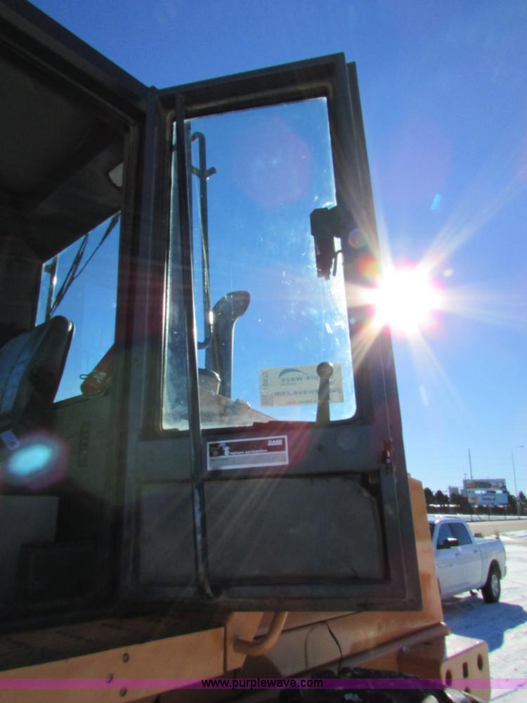 image for item I6672 1999 Case 621B wheel loader