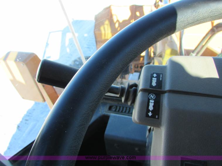 image for item I6672 1999 Case 621B wheel loader