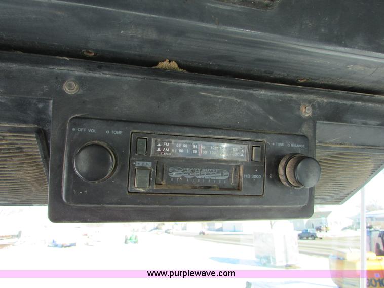 image for item I6672 1999 Case 621B wheel loader