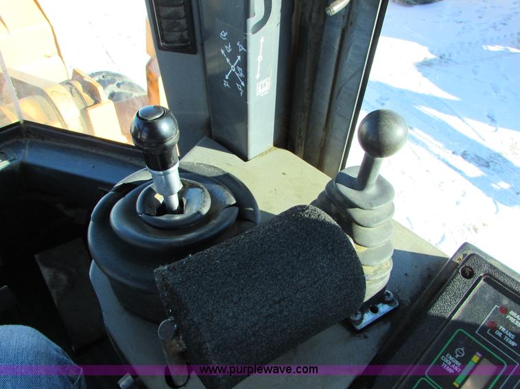 image for item I6672 1999 Case 621B wheel loader