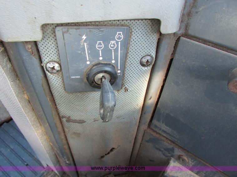 image for item I6672 1999 Case 621B wheel loader