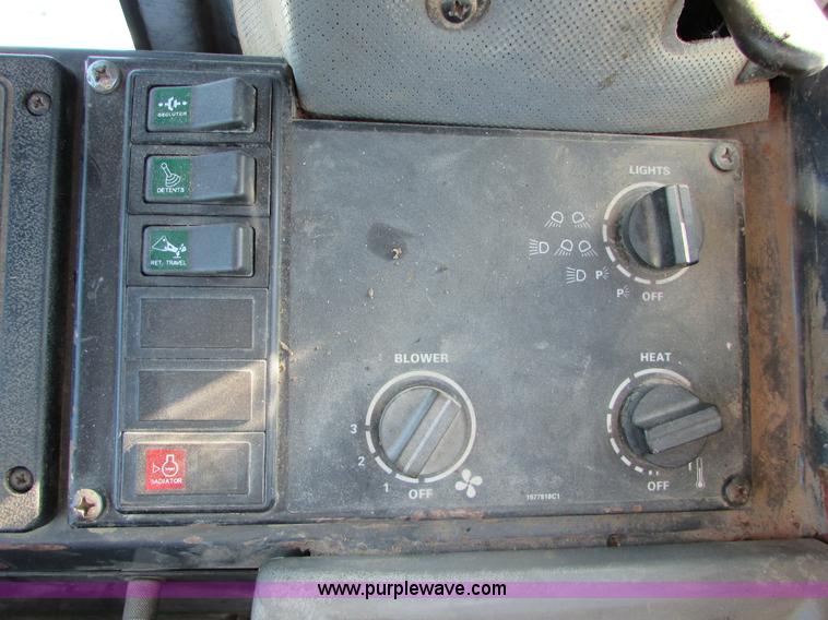 image for item I6672 1999 Case 621B wheel loader