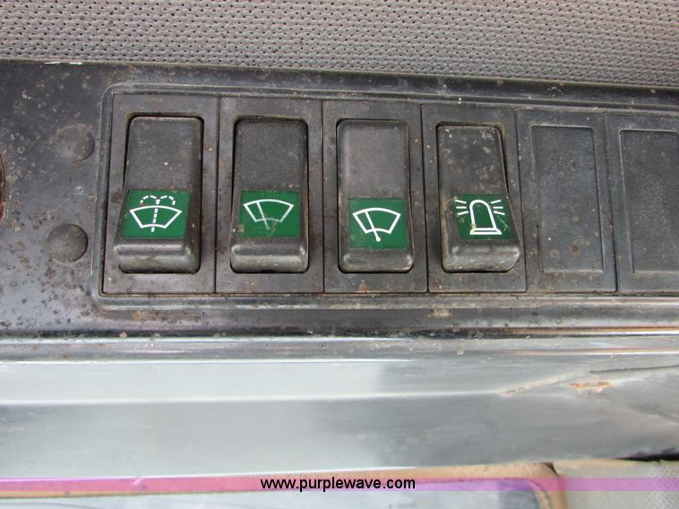 image for item I6672 1999 Case 621B wheel loader