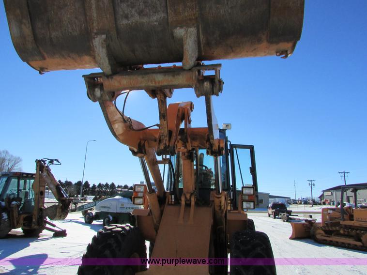 image for item I6672 1999 Case 621B wheel loader