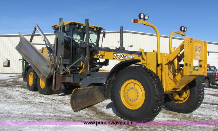 image for item I6674 2007 John Deere 772D articulated motor grader