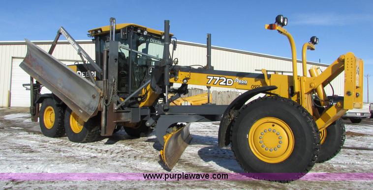 image for item I6674 2007 John Deere 772D articulated motor grader