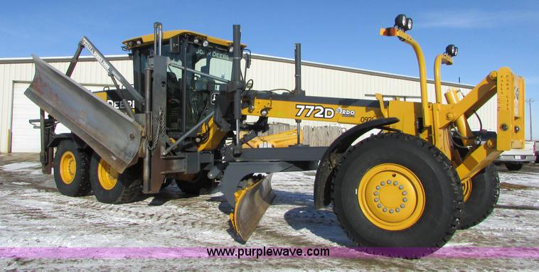 image for item I6674 2007 John Deere 772D articulated motor grader