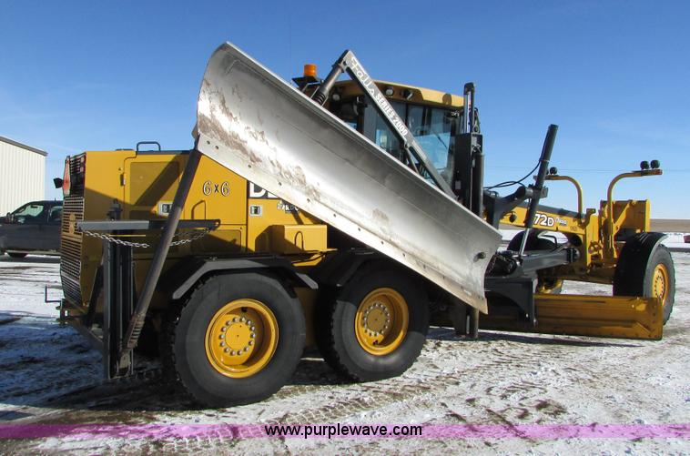 image for item I6674 2007 John Deere 772D articulated motor grader