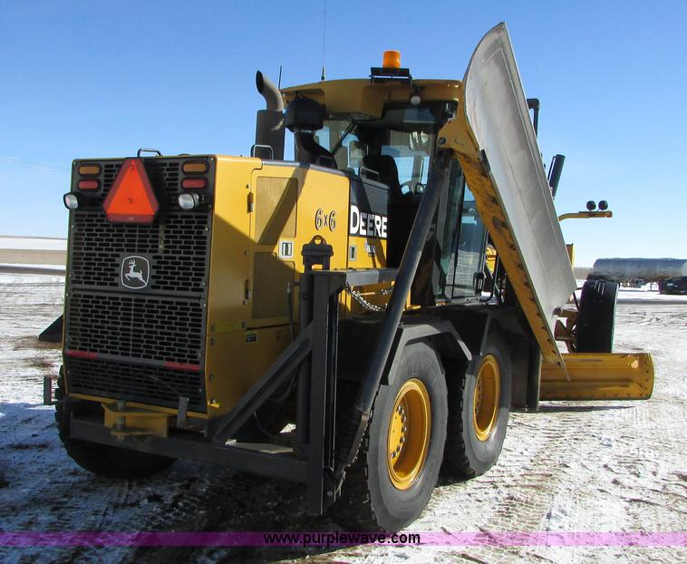 image for item I6674 2007 John Deere 772D articulated motor grader