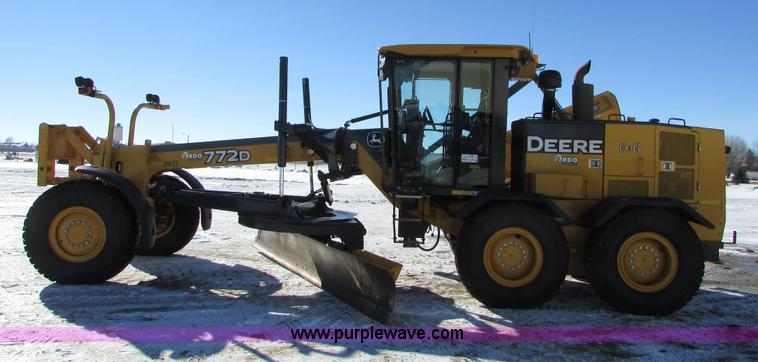 image for item I6674 2007 John Deere 772D articulated motor grader