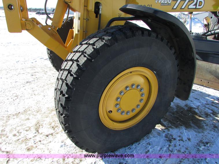 image for item I6674 2007 John Deere 772D articulated motor grader
