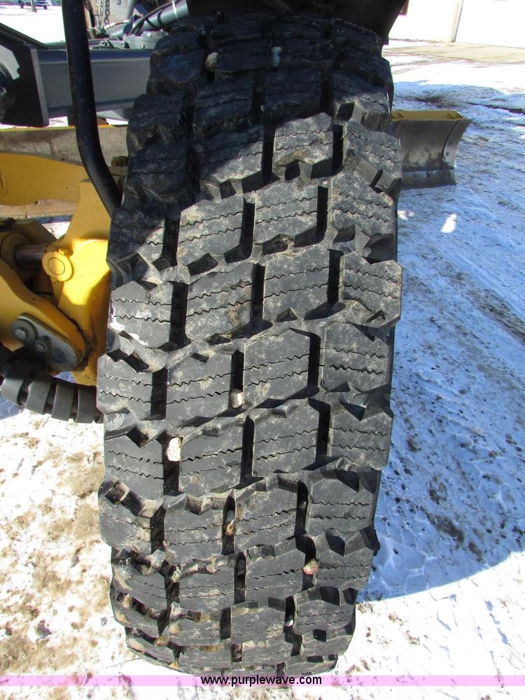 image for item I6674 2007 John Deere 772D articulated motor grader