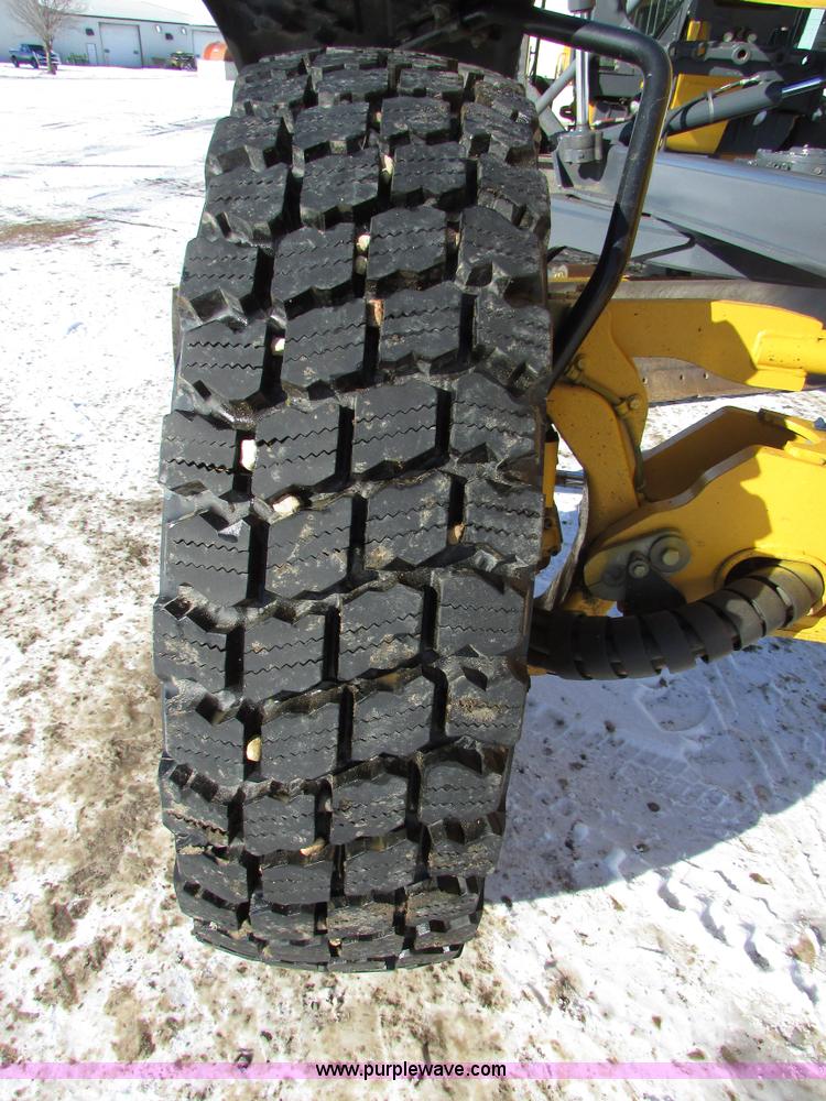 image for item I6674 2007 John Deere 772D articulated motor grader