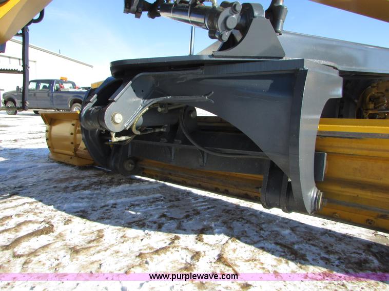 image for item I6674 2007 John Deere 772D articulated motor grader