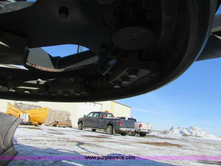 image for item I6674 2007 John Deere 772D articulated motor grader