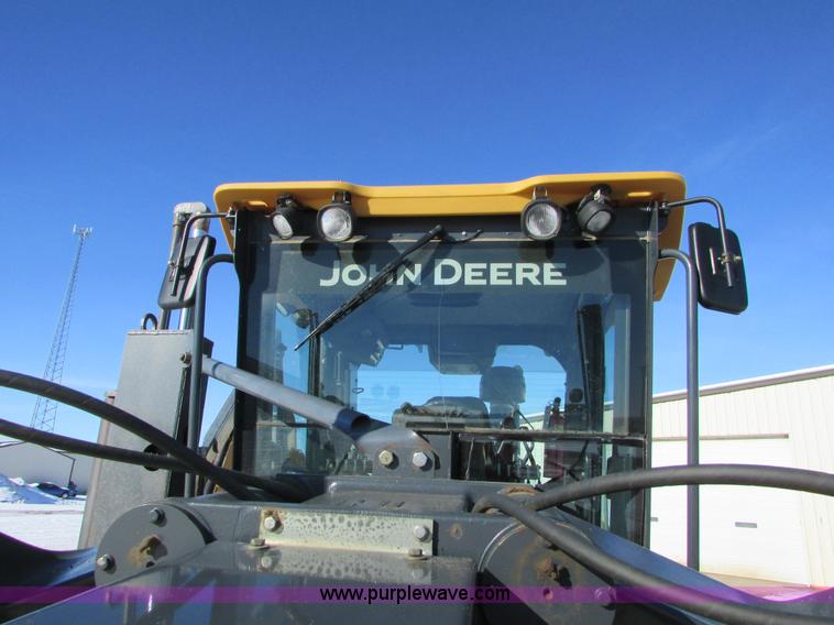 image for item I6674 2007 John Deere 772D articulated motor grader