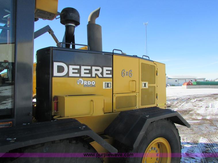 image for item I6674 2007 John Deere 772D articulated motor grader